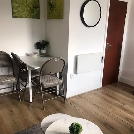 Aspire 1 Bedroom, 3 Single Beds Bristol Exterior photo