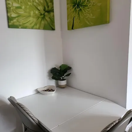 Aspire 1 Bedroom, 3 Single Beds Bristol Exterior photo