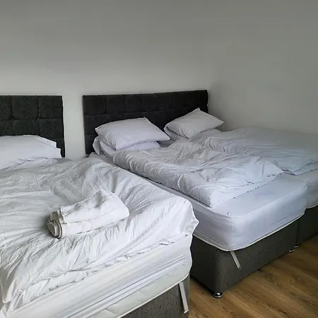 Aspire 1 Bedroom, 3 Single Beds Bristol Exterior photo