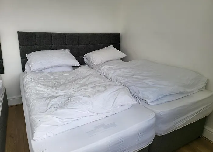 Aspire 1 Bedroom, 3 Single Beds