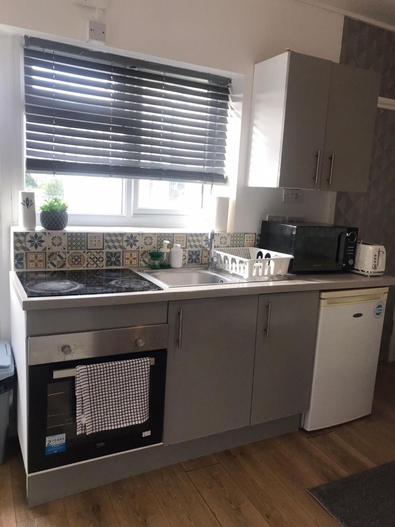 Aspire 1 Bedroom, 3 Single Beds * Bristol
