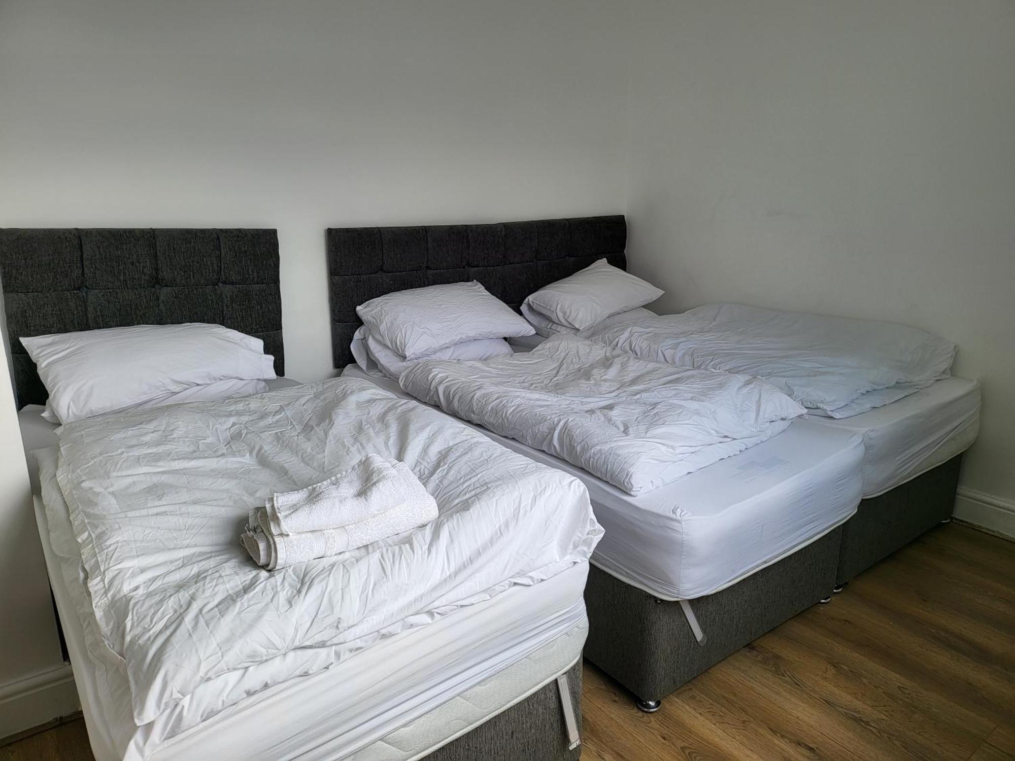 Aspire 1 Bedroom, 3 Single Beds